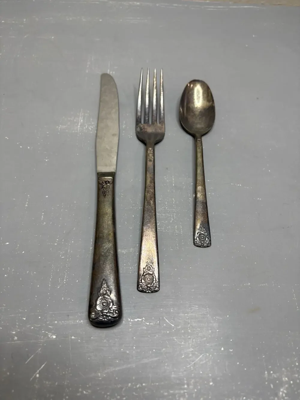 Vintage Wm Rogers Floral Silverplate Flatware Set of 3 Knife Fork Spoon IS